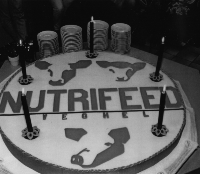 old Nutrifeed logo black and white