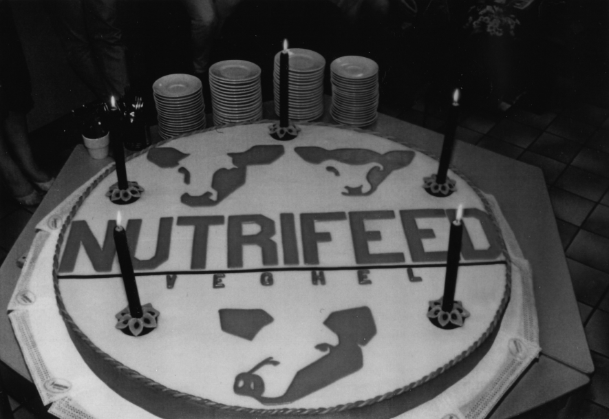 old Nutrifeed logo black and white